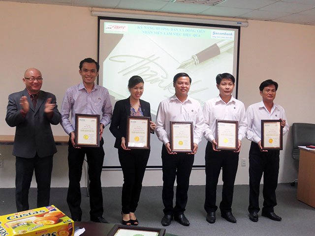 Kỹ năng hướng dẫn và động viên Nhân Viên làm việc hiệu quả - Sacombank (09 & 10.12.2014)